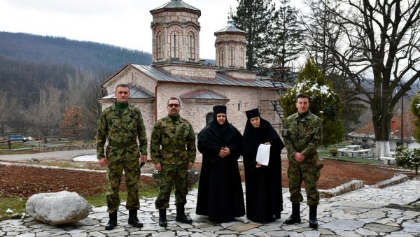 ХУМАНА АКЦИЈА ПРИПАДНИКА ВОЈСКЕ СРБИЈЕ: Уручена новчана помоћ Дому за особе ометене у развоју ХУМАНА АКЦИЈА ПРИПАДНИКА ВОЈСКЕ СРБИЈЕ: Уручена новчана помоћ Дому за особе ометене у развоју