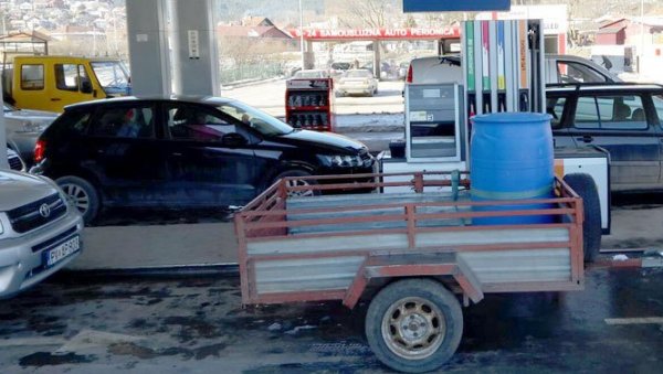 ОД ПОНОЋИ СКУПЉЕ СВЕ ВРСТЕ ГОРИВА: Нове цене деривата у Црној Гори ОД ПОНОЋИ СКУПЉЕ СВЕ ВРСТЕ ГОРИВА: Нове цене деривата у Црној Гори
