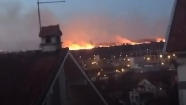 ВЕЛИКИ ПОЖАР У БЕОГРАДУ: Ватрена стихија дивља на Миљаковцу (ВИДЕО) ВЕЛИКИ ПОЖАР У БЕОГРАДУ: Ватрена стихија дивља на Миљаковцу (ВИДЕО)