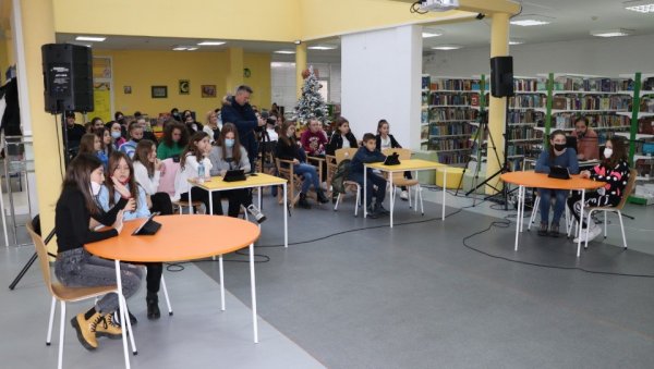 БЕСПЛАТНО САВЕТОВАЊЕ ЗА ЂАКЕ: Програм професионалне оријентације у краљевачкој библиотеци БЕСПЛАТНО САВЕТОВАЊЕ ЗА ЂАКЕ: Програм професионалне оријентације у краљевачкој библиотеци