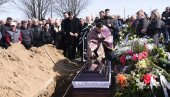 ЈЕЦАЈИ И СУЗЕ: Сахрањен легендарни фудбалер Партизана Небојша Вучићевић Ушке (ВИДЕО) ЈЕЦАЈИ И СУЗЕ: Сахрањен легендарни фудбалер Партизана Небојша Вучићевић Ушке (ВИДЕО)