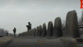 РУСИ ОБЈАВИЛИ СНИМАК: Уништена војна техника - потпуна контрола Херсонске области (ВИДЕО) РУСИ ОБЈАВИЛИ СНИМАК: Уништена војна техника - потпуна контрола Херсонске области (ВИДЕО)
