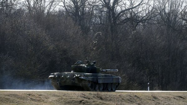 ГРМЕ ТЕНКОВИ ЧЕТВРТЕ БРИГАДЕ: Редовна обука тенковских јединица ВС (ФОТО) ГРМЕ ТЕНКОВИ ЧЕТВРТЕ БРИГАДЕ: Редовна обука тенковских јединица ВС (ФОТО)
