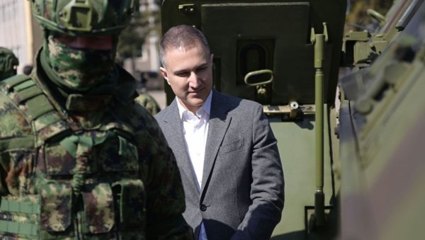 НАСТАВАК ОБУКЕ НАШИХ ПИЛОТА: Министар Стефановић обишао јединице Војске Србије у гарнизону Краљево НАСТАВАК ОБУКЕ НАШИХ ПИЛОТА: Министар Стефановић обишао јединице Војске Србије у гарнизону Краљево