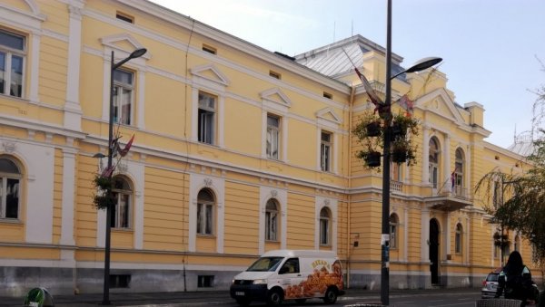 ИВИЧЊАЦИ ПРЕВИСОКИ, РУПЕ ОПАСНЕ: Истраживање Европског центра о приступачностуи јавних простора у Ваљеву ИВИЧЊАЦИ ПРЕВИСОКИ, РУПЕ ОПАСНЕ: Истраживање Европског центра о приступачностуи јавних простора у Ваљеву