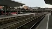 СНИМАК СА ЖЕЛЕЗНИЧКЕ СТАНИЦЕ У АМБЕРГУ: Немачки тенкови иду ка Пољској (ВИДЕО) СНИМАК СА ЖЕЛЕЗНИЧКЕ СТАНИЦЕ У АМБЕРГУ: Немачки тенкови иду ка Пољској (ВИДЕО)