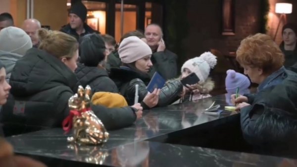 СТИГЛО 36 ИЗБЕГЛИЦА ИЗ УКРАЈИНЕ: Криза се све више осећа у Црној Гори СТИГЛО 36 ИЗБЕГЛИЦА ИЗ УКРАЈИНЕ: Криза се све више осећа у Црној Гори