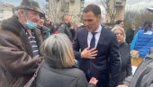 УЛАГАЊЕ У МЛАДЕ ЈЕ ПОЛИТИКА СНС: Мали посетио обновљени терен у Ковилову (ФОТО) УЛАГАЊЕ У МЛАДЕ ЈЕ ПОЛИТИКА СНС: Мали посетио обновљени терен у Ковилову (ФОТО)