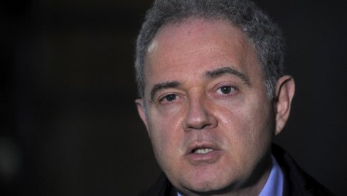 DA JE KRENUO TITU NA SAHRANU... Lutovac postao predmet ismevanja zbog svojih izjava (FOTO) DA JE KRENUO TITU NA SAHRANU... Lutovac postao predmet ismevanja zbog svojih izjava (FOTO)