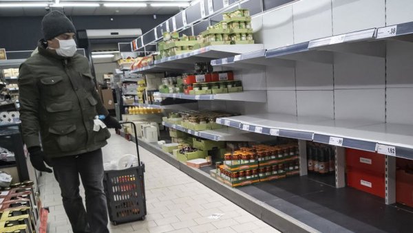 JАГМА ЗА УЉЕМ, БАРИКАДЕ ЗБОГ ГОРИВА: Несташице и поскупљења погодили Европу JАГМА ЗА УЉЕМ, БАРИКАДЕ ЗБОГ ГОРИВА: Несташице и поскупљења погодили Европу