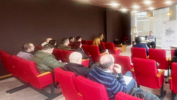 СЕЛЕКЦИЈА ОТПАДА И УПРАВЉАЊЕ ЊИМЕ: У Параћину одржана трибина удружења „ЕКОС“ СЕЛЕКЦИЈА ОТПАДА И УПРАВЉАЊЕ ЊИМЕ: У Параћину одржана трибина удружења „ЕКОС“