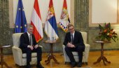 ВАЖАН СУСРЕТ: Вучић разговарао са канцеларом Аустрије Карлом Нехамером (ФОТО) ВАЖАН СУСРЕТ: Вучић разговарао са канцеларом Аустрије Карлом Нехамером (ФОТО)