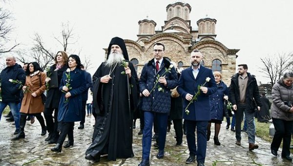 ПЕТКОВИЋ ИЗ ГРАЧАНИЦЕ: Идеологију зла не смемо никада више да дозволимо, Србија ће чувати мир ПЕТКОВИЋ ИЗ ГРАЧАНИЦЕ: Идеологију зла не смемо никада више да дозволимо, Србија ће чувати мир