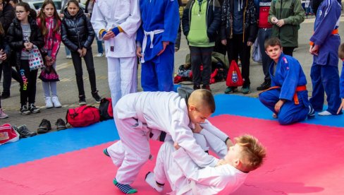 ŠTA DA TRENIRAM? Sajam sporta sutra od 10 sati na Trgu republike ŠTA DA TRENIRAM? Sajam sporta sutra od 10 sati na Trgu republike