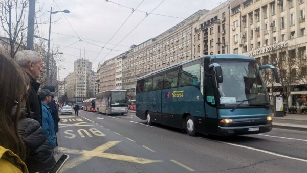 БЕОГРАЂАНИ ГЛЕДАЛИ У ЧУДУ: Колона аутобуса навијача Глазгов Ренџерса пошла на Маракану (ВИДЕО) БЕОГРАЂАНИ ГЛЕДАЛИ У ЧУДУ: Колона аутобуса навијача Глазгов Ренџерса пошла на Маракану (ВИДЕО)