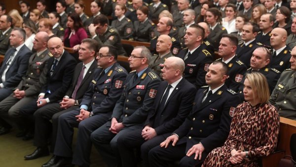 ДИВНЕ СЛИКЕ СА ВОЈНЕ АКАДЕМИЈЕ: Прослављена 172. година постојања (ФОТО) ДИВНЕ СЛИКЕ СА ВОЈНЕ АКАДЕМИЈЕ: Прослављена 172. година постојања (ФОТО)