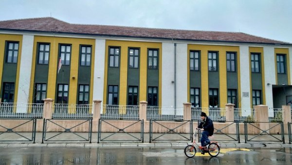 ПРЕДШКОЛЦИ У ЂАЧКИМ КЛУПАМА: Пиротска ОШ „Свети Сава“ уводи новине ПРЕДШКОЛЦИ У ЂАЧКИМ КЛУПАМА: Пиротска ОШ „Свети Сава“ уводи новине