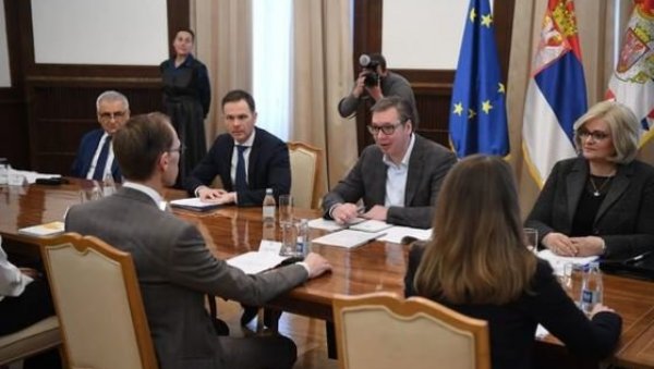 ВАЖАН САСТАНАК: Вучић разговарао са делегацијом Међународног монетарног фонда (ФОТО) ВАЖАН САСТАНАК: Вучић разговарао са делегацијом Међународног монетарног фонда (ФОТО)