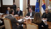 ВАЖАН САСТАНАК: Вучић разговарао са делегацијом Међународног монетарног фонда (ФОТО) ВАЖАН САСТАНАК: Вучић разговарао са делегацијом Међународног монетарног фонда (ФОТО)
