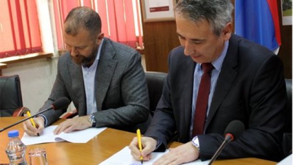 ПОТПИСАНА ДВА ВЕОМА ВАЖНА ДОКУМЕНТА ЗА ВРАЊАНЦЕ: Град и Република размењују власништво над земљиштем ПОТПИСАНА ДВА ВЕОМА ВАЖНА ДОКУМЕНТА ЗА ВРАЊАНЦЕ: Град и Република размењују власништво над земљиштем
