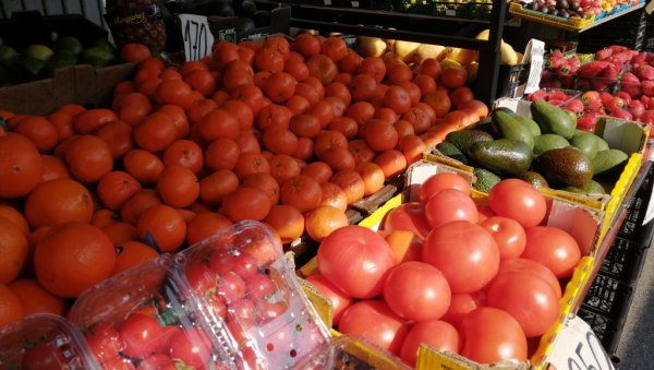 ЦИТРУСИ УПОЛА ЈЕФТИНИЈИ НА КВАНТАШУ: Тиквице на пијацама од 40 до 250 динара ЦИТРУСИ УПОЛА ЈЕФТИНИЈИ НА КВАНТАШУ: Тиквице на пијацама од 40 до 250 динара