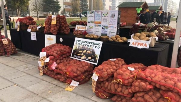 СКОРУП СА УКУСИМА РОМАНИЈЕ: Кајмак и рогатички кромпир заштитно лице Сарајевско-романијске регије СКОРУП СА УКУСИМА РОМАНИЈЕ: Кајмак и рогатички кромпир заштитно лице Сарајевско-романијске регије
