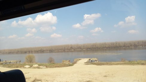 PRELEPI PRIZORI: Brzi voz prolazi pored Čortanovaca - najlepši deo nove pruge (VIDEO) PRELEPI PRIZORI: Brzi voz prolazi pored Čortanovaca - najlepši deo nove pruge (VIDEO)