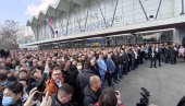 АПЛАУЗ ЗА ПРЕДСЕДНИКА: Новосађани су овако сачекали Вучића (ВИДЕО) АПЛАУЗ ЗА ПРЕДСЕДНИКА: Новосађани су овако сачекали Вучића (ВИДЕО)