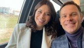 СЕЛФИ ИЗ ВОЗА: Министар Синиша Мали и Ирена Вујовић на првој вожњи до Новог Сада (ФОТО) СЕЛФИ ИЗ ВОЗА: Министар Синиша Мали и Ирена Вујовић на првој вожњи до Новог Сада (ФОТО)