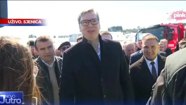 ВУЧИЋ У СЈЕНИЦИ: Гради се најбоља школа у Сјеници - обележен почетка радова на деоници Пожега-Дуга Пољана на ауто-путу Милош Велики ВУЧИЋ У СЈЕНИЦИ: Гради се најбоља школа у Сјеници - обележен почетка радова на деоници Пожега-Дуга Пољана на ауто-путу Милош Велики