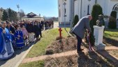 „МЕТАК НЕМА ОЧИ, ДУШУ, ВЕРУ НИ НАЦИЈУ“ Служен парастос најмлађем одликованом борцу Споменку Гостићу