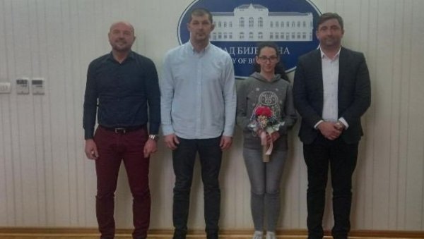 ДРЖАВНИ РЕКОРДИ МАЛЕ СОФИЈЕ: Успех тринаестогодишње бијељинске спортисткиње на такмичењу у стрељаштву ДРЖАВНИ РЕКОРДИ МАЛЕ СОФИЈЕ: Успех тринаестогодишње бијељинске спортисткиње на такмичењу у стрељаштву