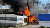 POŽAR NA JEZERU U BELOJ CRKVI: Izgorele kamp-kućice, uzrok ljudski faktor POŽAR NA JEZERU U BELOJ CRKVI: Izgorele kamp-kućice, uzrok ljudski faktor