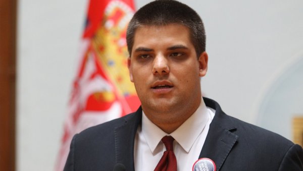 ШЕШЕЉ ПОСЕТИО ОБРЕНОВАЦ: Да развијамо нашу домаћу привреду ШЕШЕЉ ПОСЕТИО ОБРЕНОВАЦ: Да развијамо нашу домаћу привреду