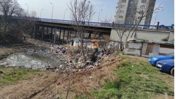 СМРАД ГУШИ И ДАЊУ И НОЋУ: И поред чишћења депоније у Жаркову, станари околних улица опет негодују СМРАД ГУШИ И ДАЊУ И НОЋУ: И поред чишћења депоније у Жаркову, станари околних улица опет негодују