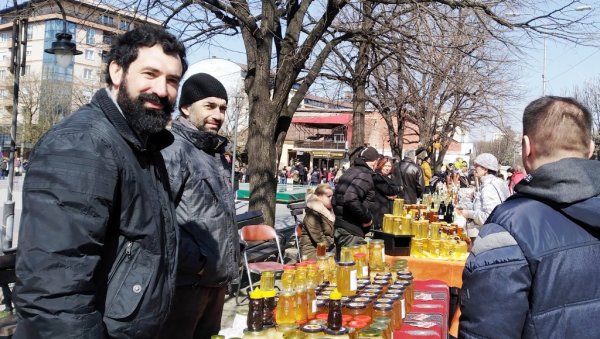 ИЗБОРНА СКУПШТИНА И ЕДУКАЦИЈА: Параћински пчелари сутра бирају председника удружења ИЗБОРНА СКУПШТИНА И ЕДУКАЦИЈА: Параћински пчелари сутра бирају председника удружења