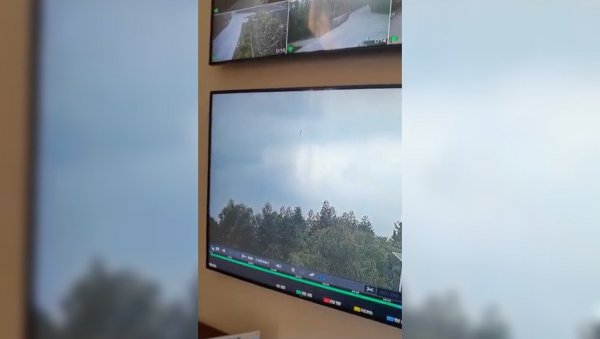 ТРЕНУТАК КАДА ЈЕ ПАО АВИОН ПУН ПУТНИКА: Стравичан снимак из Кине (ВИДЕО) ТРЕНУТАК КАДА ЈЕ ПАО АВИОН ПУН ПУТНИКА: Стравичан снимак из Кине (ВИДЕО)