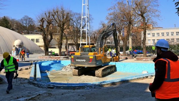 ГРАДИ СЕ БАЗЕН ЗА БЕБЕ НА ТАШУ: Данас започела и реконструкција дечјег базена у СРЦ Ташмајдан ГРАДИ СЕ БАЗЕН ЗА БЕБЕ НА ТАШУ: Данас започела и реконструкција дечјег базена у СРЦ Ташмајдан