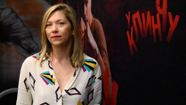 БРИЖНА МАЈКА И МАЧО-ДАСА: Бранка Катић и Никола Којо о снимању нове породичне серије У клинчу БРИЖНА МАЈКА И МАЧО-ДАСА: Бранка Катић и Никола Којо о снимању нове породичне серије У клинчу