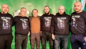 УЉЕЗ У САКОУ: Расим Љајић позирао са саборцима који носе исте дуксерице УЉЕЗ У САКОУ: Расим Љајић позирао са саборцима који носе исте дуксерице