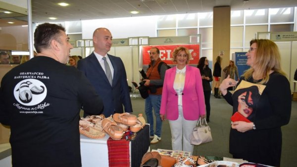 ПОМОЋ ЗА ЗАНАТЛИЈЕ И МАЛЕ ПРЕДУЗЕТНИКЕ: Отворен је Сајам предузетништва и занатства ПОМОЋ ЗА ЗАНАТЛИЈЕ И МАЛЕ ПРЕДУЗЕТНИКЕ: Отворен је Сајам предузетништва и занатства