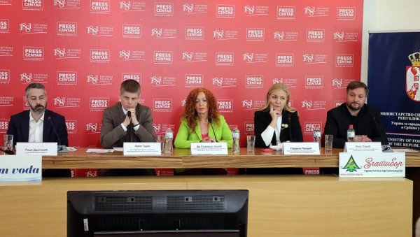 СРПСКИ ЈЕЗИК УЧЕ У 13 ДРЖАВА: На конференцији дијаспоре и Срба у региону о чувању националне културе СРПСКИ ЈЕЗИК УЧЕ У 13 ДРЖАВА: На конференцији дијаспоре и Срба у региону о чувању националне културе