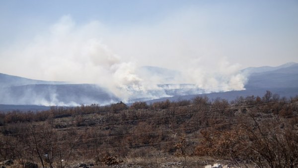 ПУНЕ РУКЕ ПОСЛА ЗА ВАТРОГАСЦЕ: На више локација широм источне Херцеговине букте пожари последњих дана ПУНЕ РУКЕ ПОСЛА ЗА ВАТРОГАСЦЕ: На више локација широм источне Херцеговине букте пожари последњих дана
