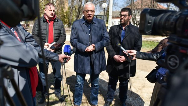 СРЕЂИВАЊЕ ЦЕНТРА БАЈМОКА: Градоначелник Бакић обишао почетак радова на реконструкцији трга СРЕЂИВАЊЕ ЦЕНТРА БАЈМОКА: Градоначелник Бакић обишао почетак радова на реконструкцији трга