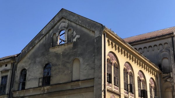 ПОДМЕТНУТ ПОЖАР У СТАРОМ ЗДАЊУ? Радовић: Неко је морао да се помучи, јер у згради нема струје (ВИДЕО) ПОДМЕТНУТ ПОЖАР У СТАРОМ ЗДАЊУ? Радовић: Неко је морао да се помучи, јер у згради нема струје (ВИДЕО)
