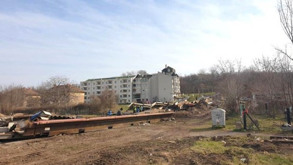 РАДОВИ СЕ НАСТАВЉАЈУ: Срушен надвожњак, на реду уређење зеленила РАДОВИ СЕ НАСТАВЉАЈУ: Срушен надвожњак, на реду уређење зеленила