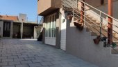 ДЕТАЉИ ПОРОДИЧНЕ ДРАМЕ У ВРАЊУ: Насилник годинама малтретирао супругу (ВИДЕО) ДЕТАЉИ ПОРОДИЧНЕ ДРАМЕ У ВРАЊУ: Насилник годинама малтретирао супругу (ВИДЕО)