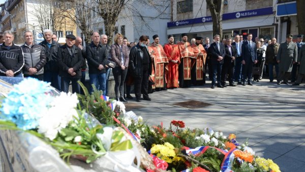 ЖРТВЕ НЕ ЗАБОРАВЉАМО: У Краљеву обележена 23. годишњица НАТО агресије ЖРТВЕ НЕ ЗАБОРАВЉАМО: У Краљеву обележена 23. годишњица НАТО агресије