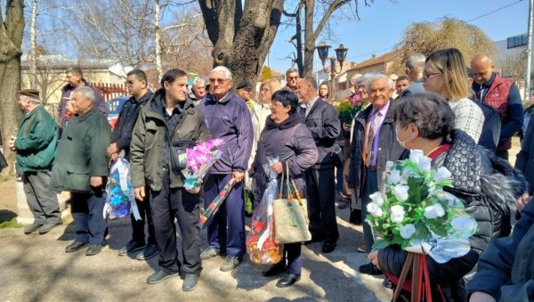 ЦВЕЋЕ ЗА ПОГИНУЛЕ: Пироћанци обележили годишњицу НАТО агресије ЦВЕЋЕ ЗА ПОГИНУЛЕ: Пироћанци обележили годишњицу НАТО агресије