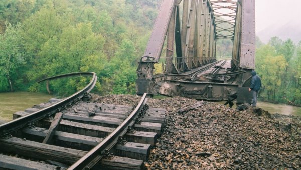 СЛУЦКИ НАЈАВИО ЗАКОН ЏУНГЛЕ: Брисел активно подржавао авантуре САД у Југославији, Ираку, Либији, Сирији и Украјини, а сада...